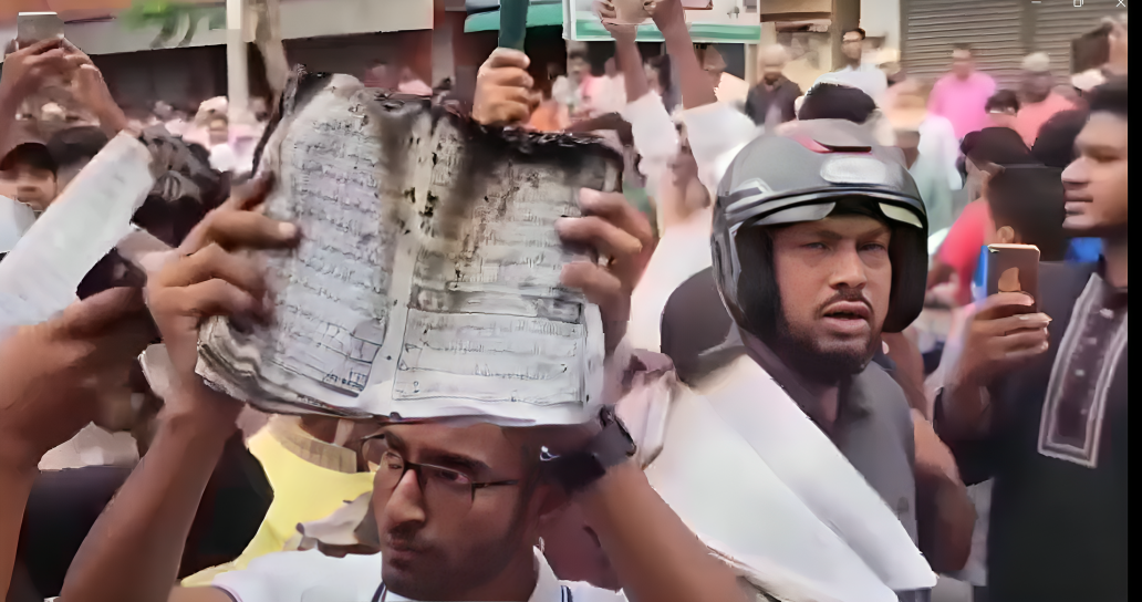 পাবনায় সংঘর্ষের পর জামায়াত অফিস থেকে উদ্ধার পোড়া কুরআন, বিক্ষোভে মানুষ দেখাচ্ছেন