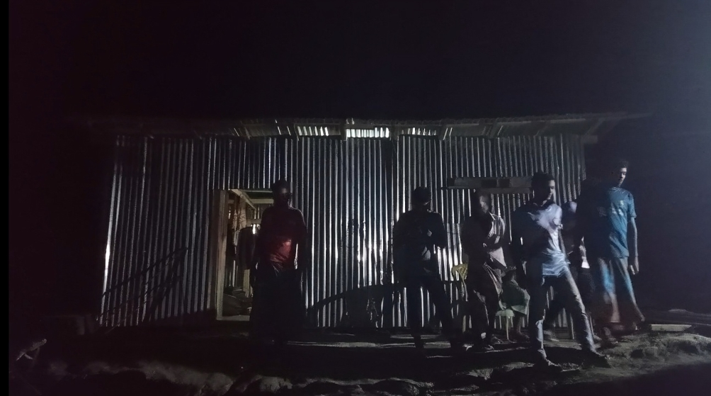 ঠিকাদারের অফিসে হামলার সময় অভিযুক্ত হামলাকারীরা