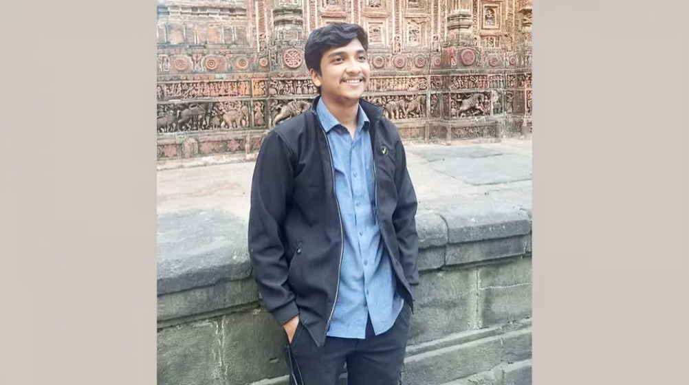 ময়মনসিংহ ইঞ্জিনিয়ারিং কলেজের শিক্ষার্থী ছিল ধ্রুব জিৎ কর্মকার।