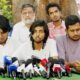ঢাকা বিশ্ববিদ্যালয়ে মধুর ক্যান্টিনের সামনে জুলাই ঐক্যের সংবাদ সম্মেলন।