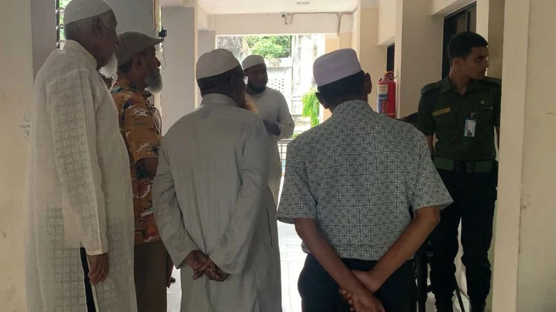 স্মারকলিপি দিতে গিয়ে ইউএনও কার্যালয়ে অপদস্থ ৬ প্রবীণ