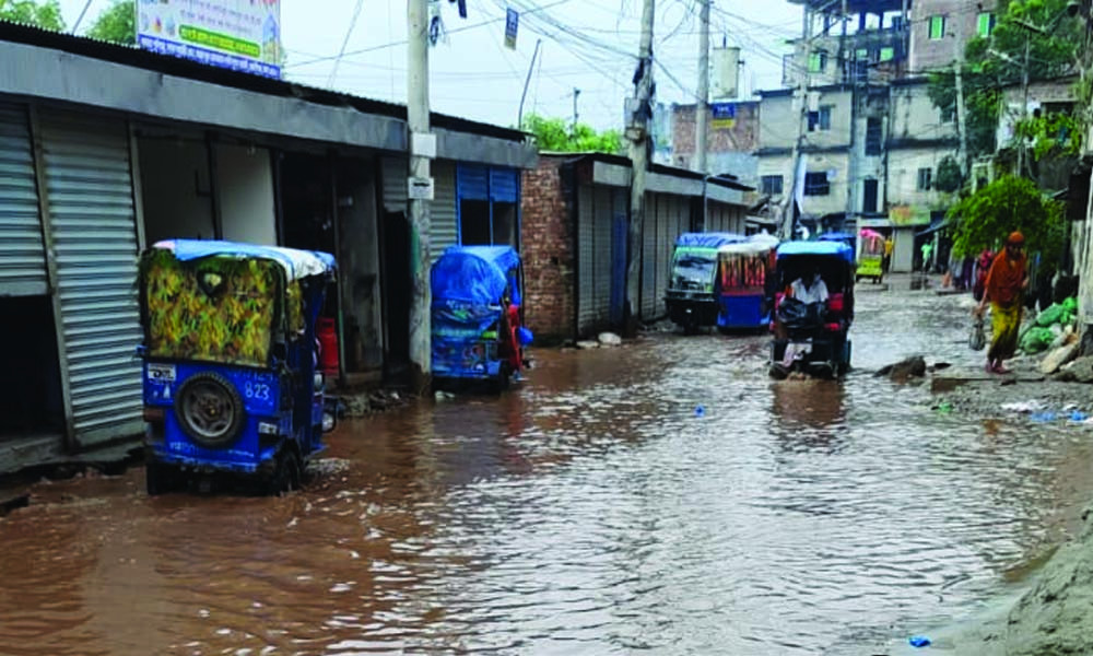 ১৫ বছরেও হয়নি সংস্কার : রাস্তার বেহাল দশা, অল্প বৃষ্টিতেই হাঁটুপানি