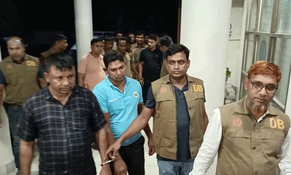 বাগেরহাটে ৪ বিদেশি পিস্তলসহ ১১ জন আটক