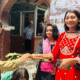 ঢাবি নারী শিক্ষার্থীদের ফুল দিয়ে বরণ করল ছাত্রদল