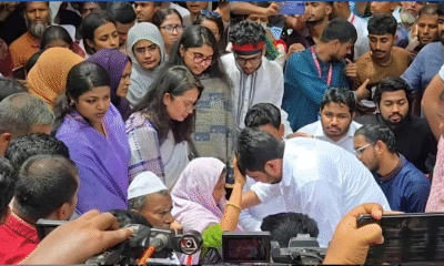 শহীদ আবু সাঈদের মায়ের দোয়া নিলেন নাহিদ ইসলাম