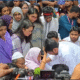 শহীদ আবু সাঈদের মায়ের দোয়া নিলেন নাহিদ ইসলাম