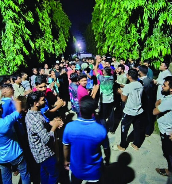 জাবিপ্রবি শিক্ষার্থীদের বিক্ষোভে উত্তাল ভাঙারি ব্যবসায়ী হত্যার প্রতিবাদ
