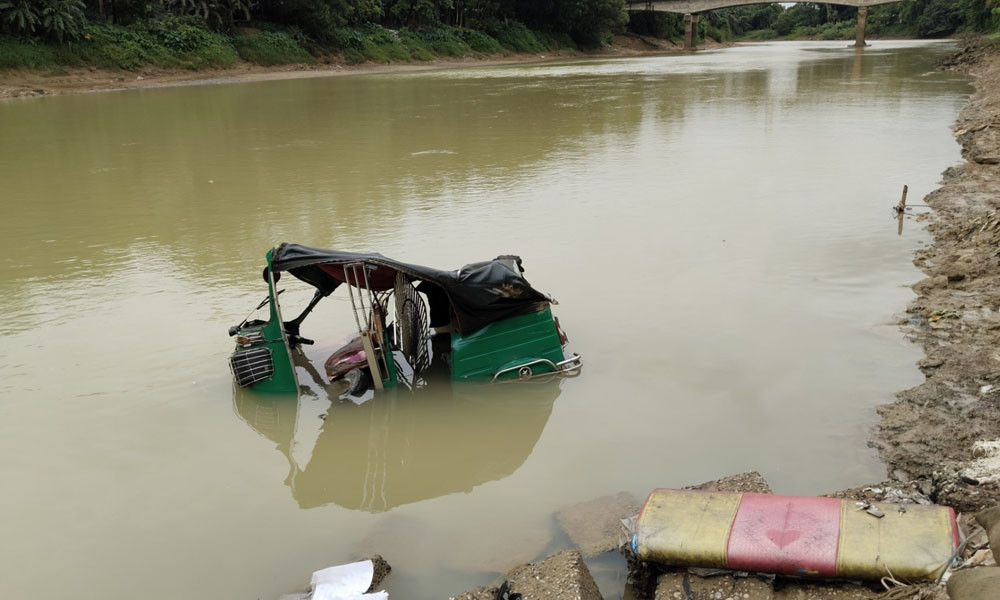 ভোগাই নদীতে অটোরিকশাসহ চালকের লাশ উদ্ধার