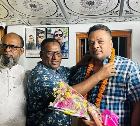 বিএনপি নেতাকে মালা পরানো সেই পুলিশ গোপালগঞ্জে বদলি