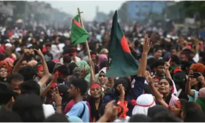 ‘পিছনে পুলিশ, সামনে স্বাধীনতা’: ২০২৪ গণঅভ্যুত্থানে নারীদের সাহস