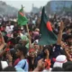 ‘পিছনে পুলিশ, সামনে স্বাধীনতা’: ২০২৪ গণঅভ্যুত্থানে নারীদের সাহস