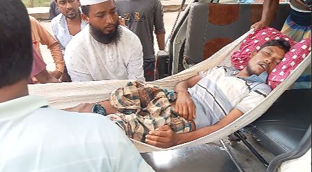 সাগরে ট্রলার ডাকাতি,বরগুনার মাঝি গুলিবিদ্ধ