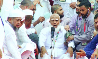 মঞ্চে অসুস্থ হয়ে পড়ে গেলেন জামায়াত আমির