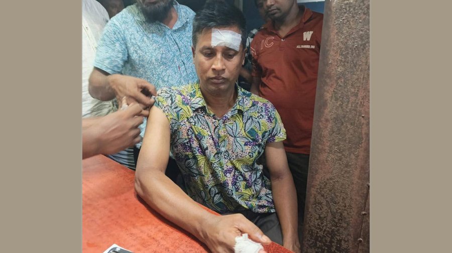 সাঘাটা থানায় রাইফেল ছিনিয়ে নেওয়ার চেষ্টা, এসআই ছুরিকাহত