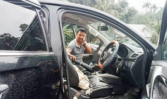 এবার গোপালগঞ্জে ইউএনওর গাড়িতে হামলা-ভাঙচুর