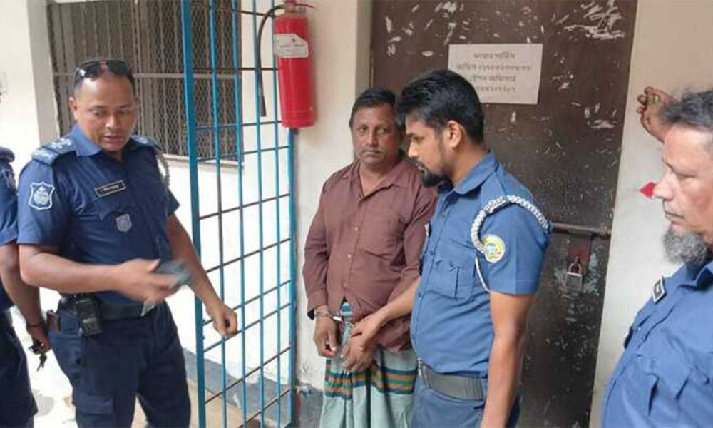 গ্রেফতার জাকির হোসেন ওরফে নিজাম মেম্বার।