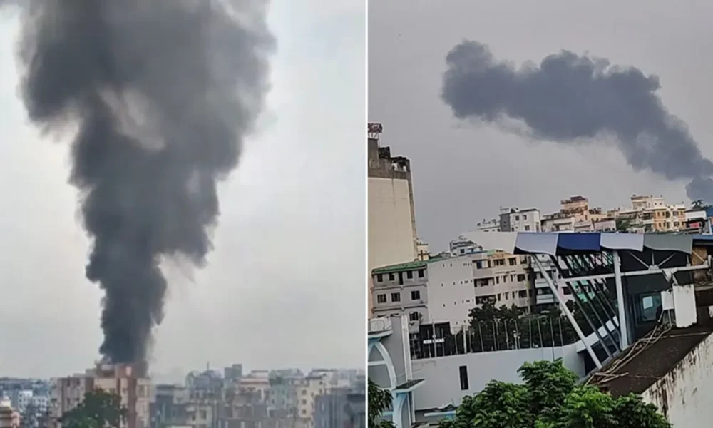 শেওড়াপাড়ায় মেট্রো স্টেশনের পাশে ভবনে আগুন