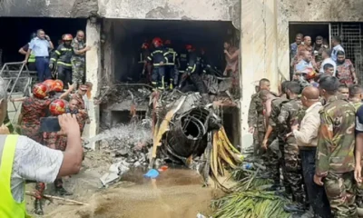 মাইলস্টোনে বিমানের ধাক্কায় নিহত ৩২