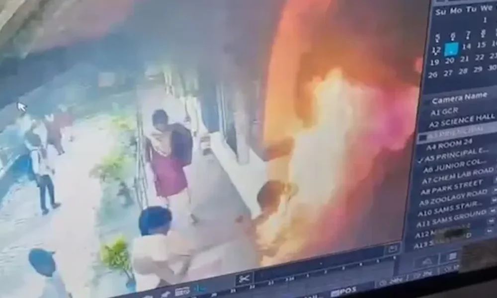 ওড়িশায় শিক্ষকের অনৈতিক প্রস্তাব, আগুন দিলেন ছাত্রী