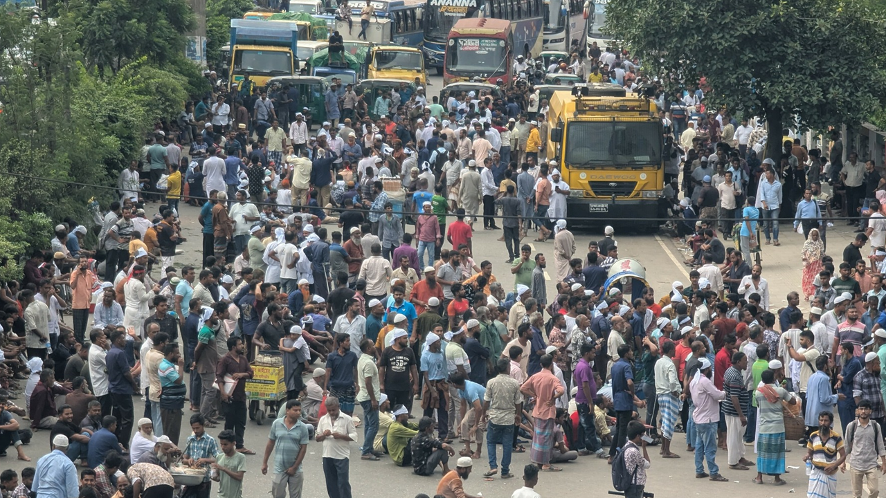 মহাখালী-এয়ারপোর্ট রোড অচল, সিএনজি চালকদের অবরোধ