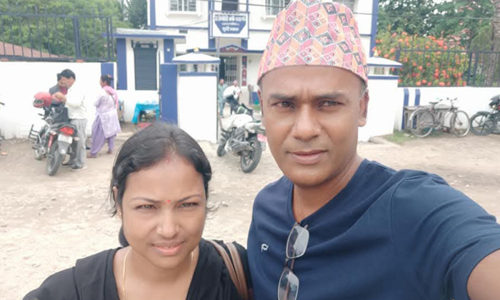 ভারতে থাকেন, বাংলাদেশ থেকে বেতন তোলেন অধ্যক্ষ দম্পতি