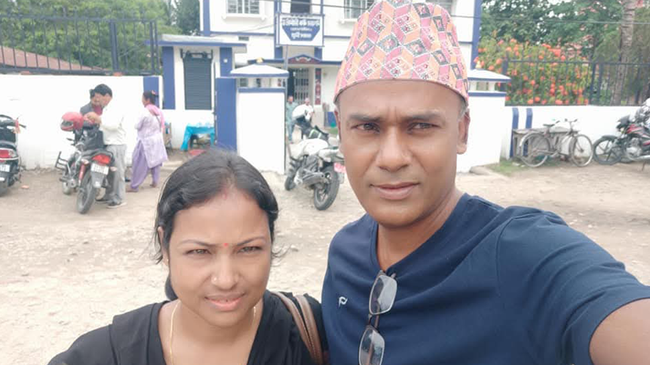 ভারতে থাকেন, বাংলাদেশ থেকে বেতন তোলেন অধ্যক্ষ দম্পতি