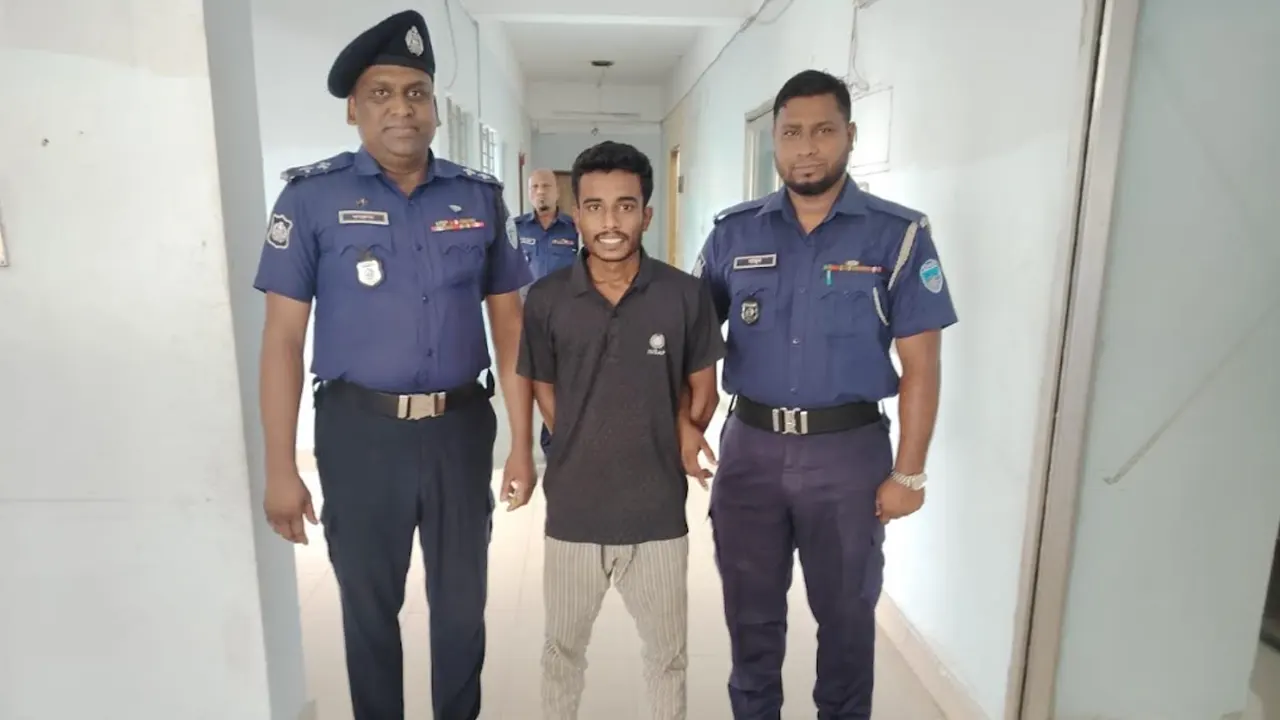 ছাত্রীদের উত্ত্যক্ত করে টিকটক, যুবকের কারাদণ্ড