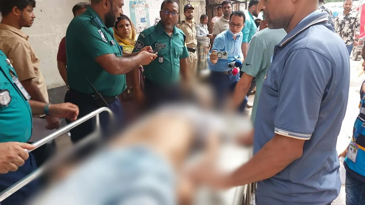 আদালতে ব্লেড দিয়ে আত্মহত্যার চেষ্টা ধর্ষণ মামলার আসামির