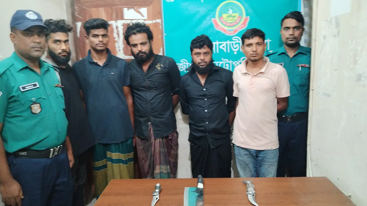গাজীপুর-টাঙ্গাইল মহাসড়কে ডাকাতির প্রস্তুতিকালে ৫ ডাকাত গ্রেপ্তার