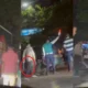 পুলিশের সামনে চাপাতি হাতে ছিনতাই!