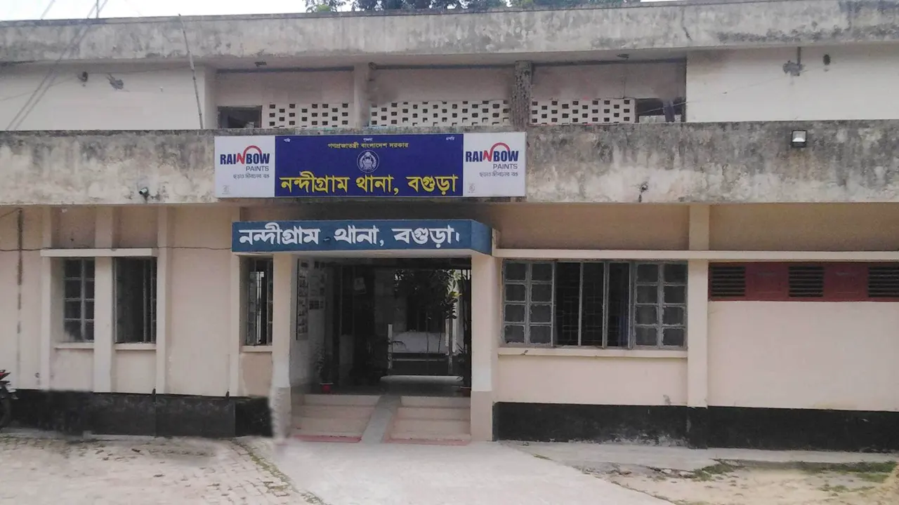 স্ত্রীকে ভিডিও কলে রেখে গলায় ফাঁস যুবকের