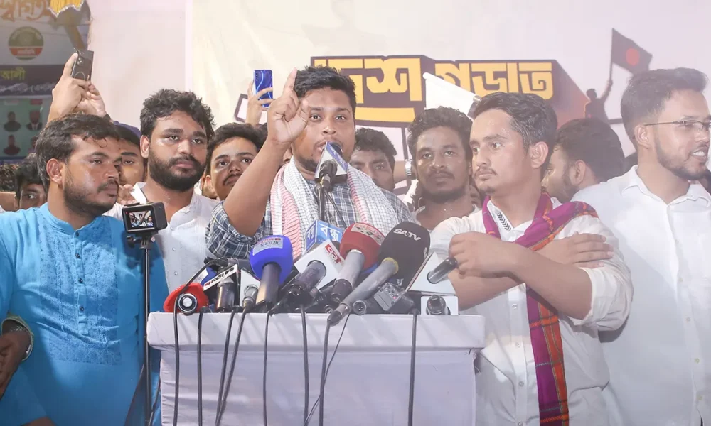 চট্টগ্রামে এনসিপির সমাবেশে বক্তব্য দেন হাসনাত আবদুল্লাহ।
