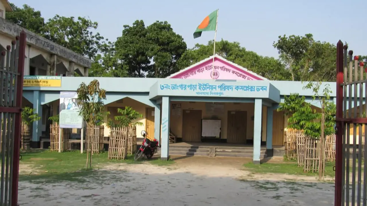 অবিবাহিত তরুণীর নামে মাতৃত্ব ভাতা!
