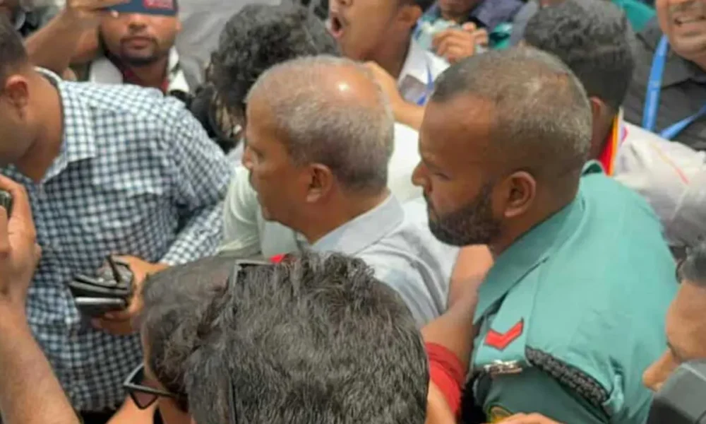 ৯ ঘণ্টা পর মাইলস্টোন থেকে বের হলেন উপদেষ্টারা