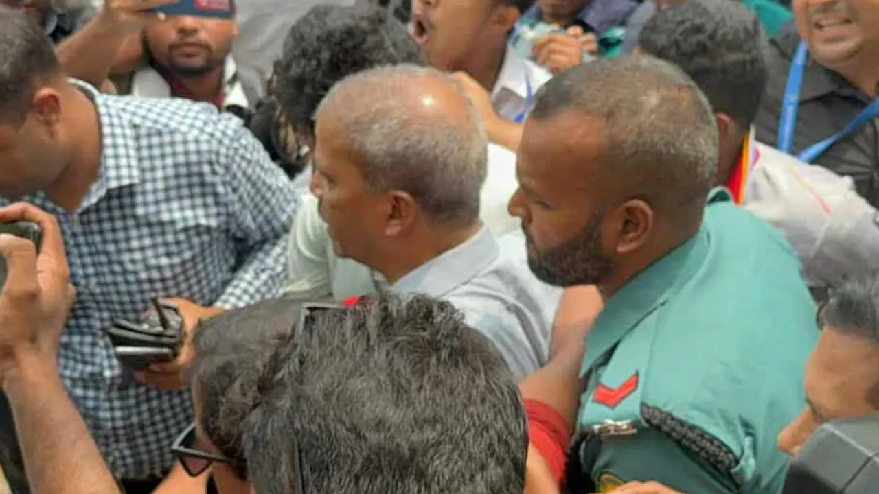 ৯ ঘণ্টা পর মাইলস্টোন থেকে বের হলেন উপদেষ্টারা