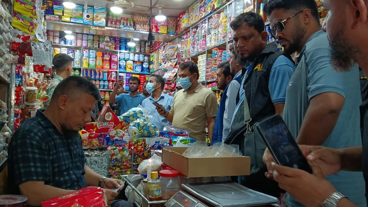 রিয়াজউদ্দিন বাজারে নকল প্রসাধনী ও শিশুখাদ্যের বিরুদ্ধে র্যাবের অভিযান