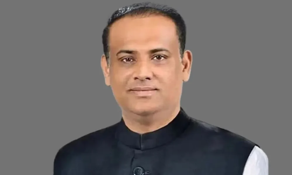 সাবেক ভূমিমন্ত্রীর বিরুদ্ধে দুদকের মামলা
