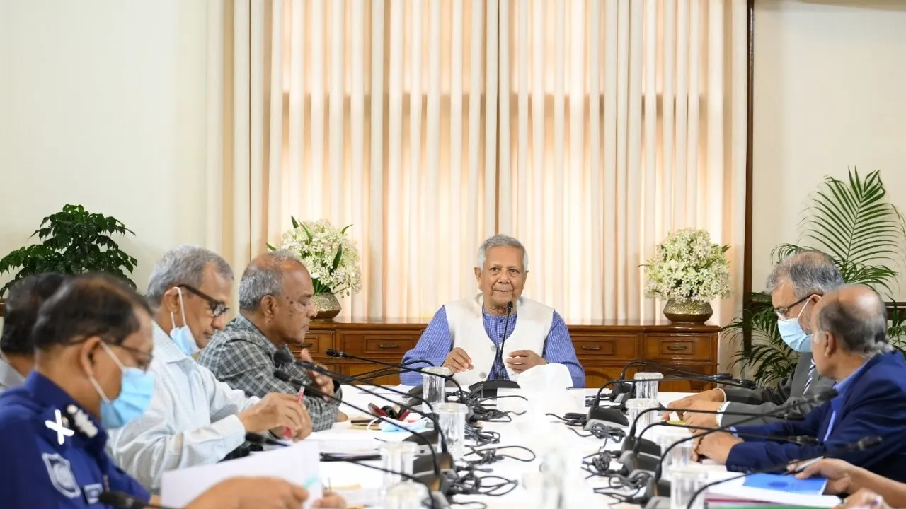 নির্বাচনের প্রস্তুতি নিয়ে প্রধান উপদেষ্টার সঙ্গে আইনশৃঙ্খলা বাহিনীর সভা
