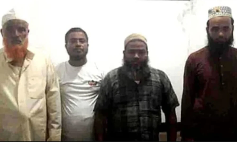চাঁদা না পেয়ে ১০ দোকানে তালা, গ্রেপ্তার ৪