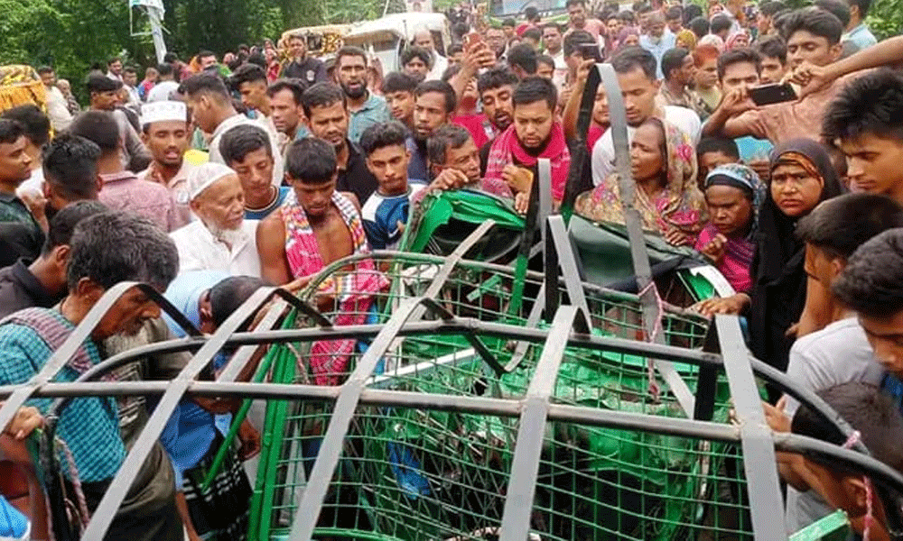 আড়াইহাজারে ট্রাক-অটোরিকশা সংঘর্ষে নিহত ৪