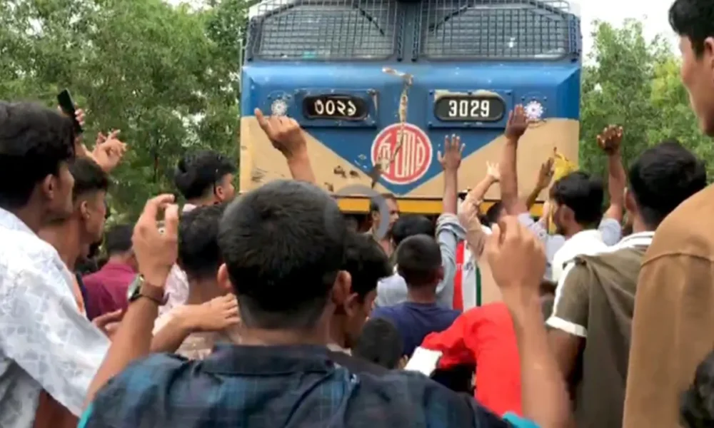 ট্রেনের ধাক্কায় নিহত ৫