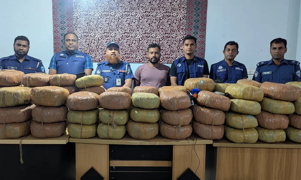 ৫ মণ গাঁজাসহ যুবক গ্রেপ্তার কসবায়
