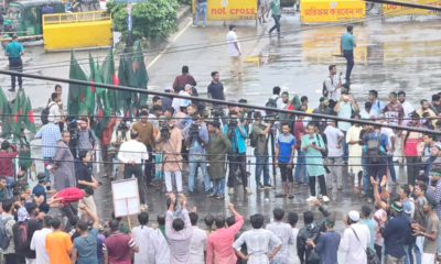 শাহবাগে জুলাই যোদ্ধাদের অবরোধে পুলিশের হস্তক্ষেপ