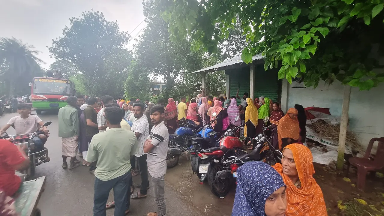 ছেলেকে বাঁচাতে গিয়ে প্রাণ গেল মায়েরও