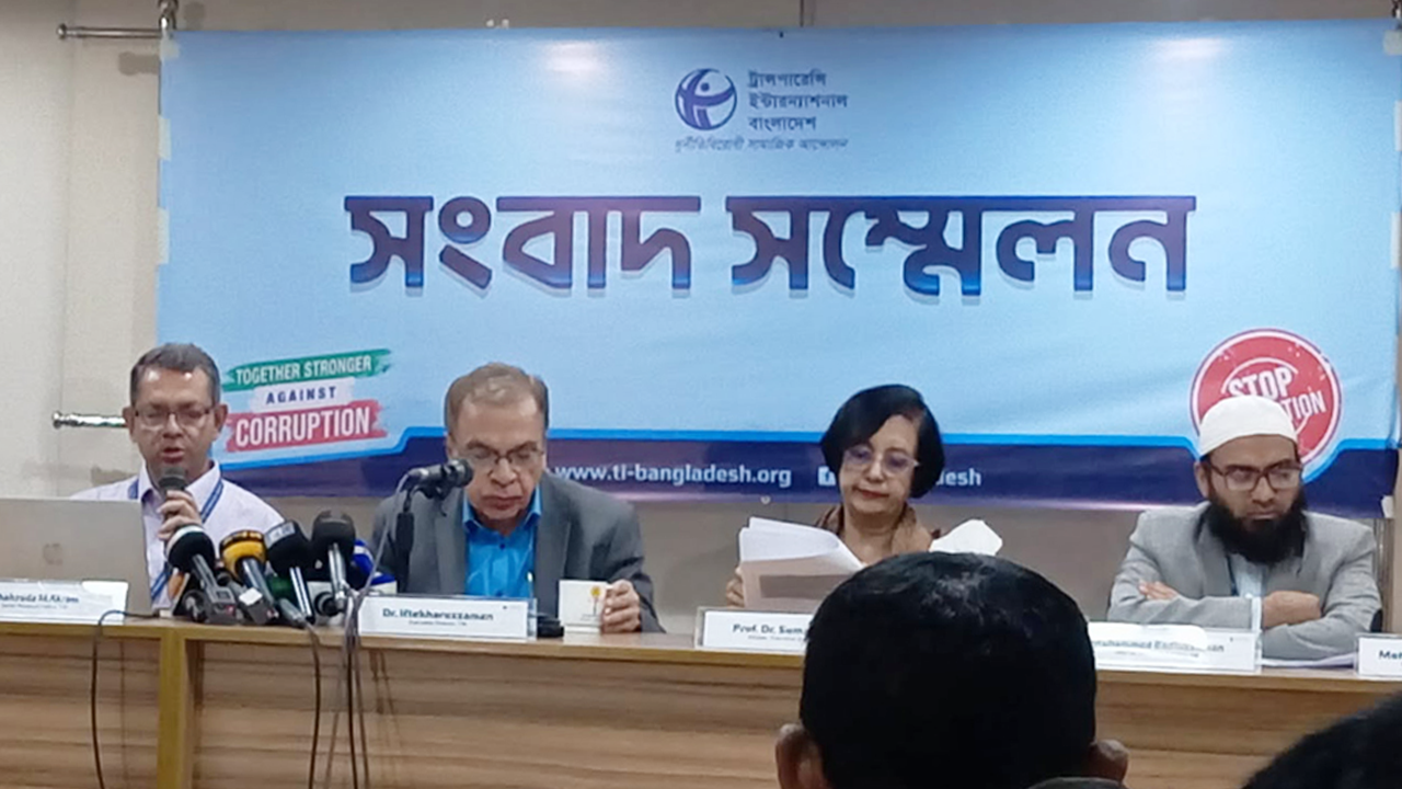 পুলিশের বিরুদ্ধে ১১ মাসে ৭৬১ মামলা, গ্রেপ্তার ৬১ : টিআইবি