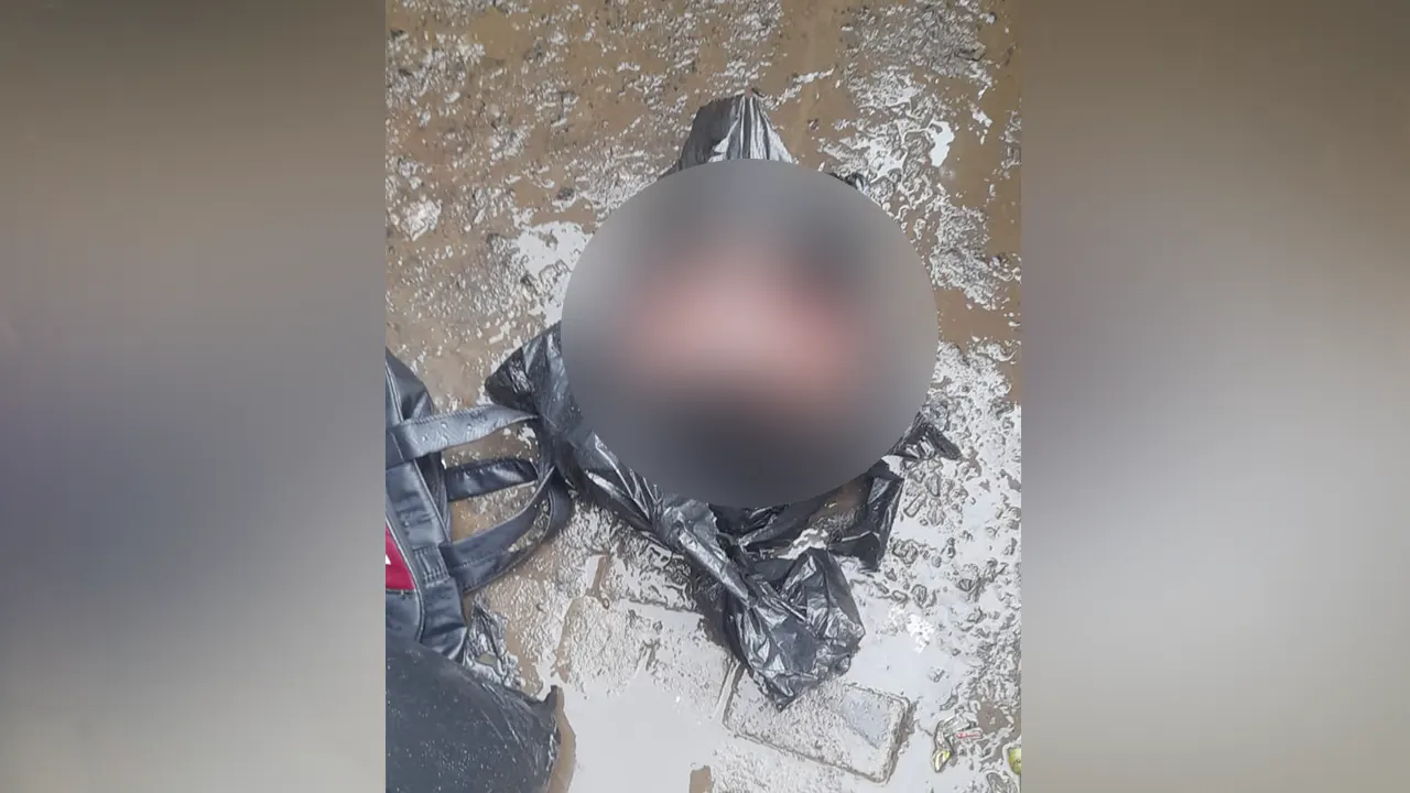 গাজীপুরে ব্যাগে অজ্ঞাত ব্যক্তির মরদেহ, চাঞ্চল্য স্টেশন রোডে