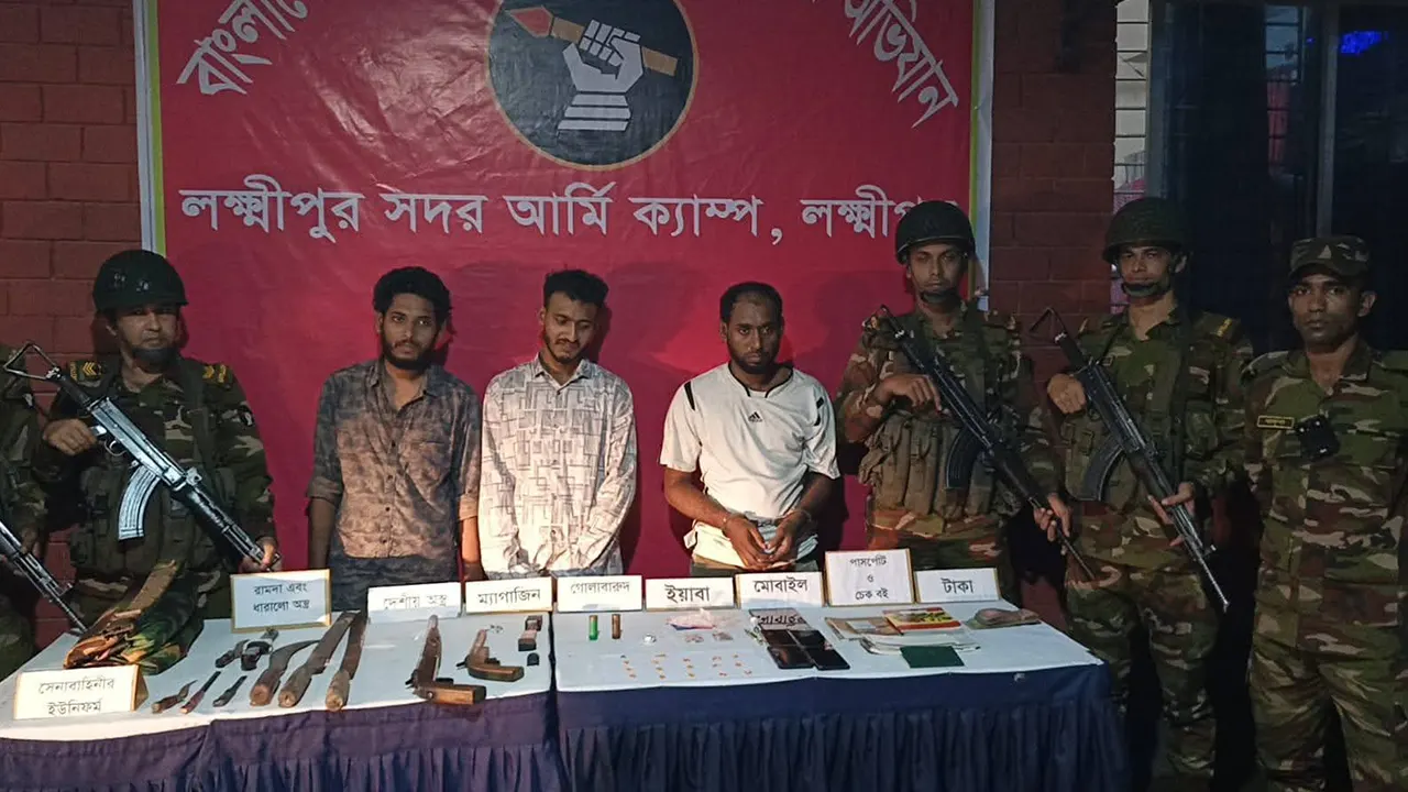 লক্ষ্মীপুরে আগ্নেয়াস্ত্র ও ইয়াবাসহ ৩ যুবক আটক