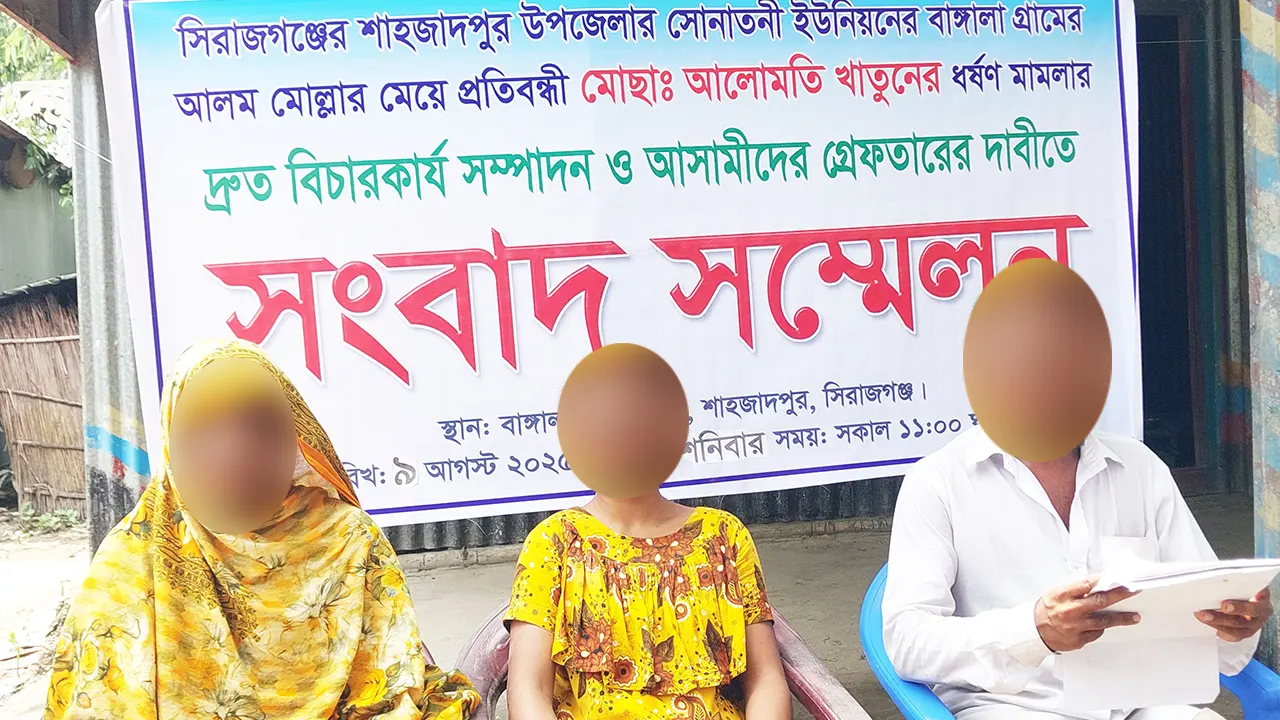 তিন কিস্তিতে লাখ টাকা ও ১০ কেজি ইলিশ ঘুষের অভিযোগ