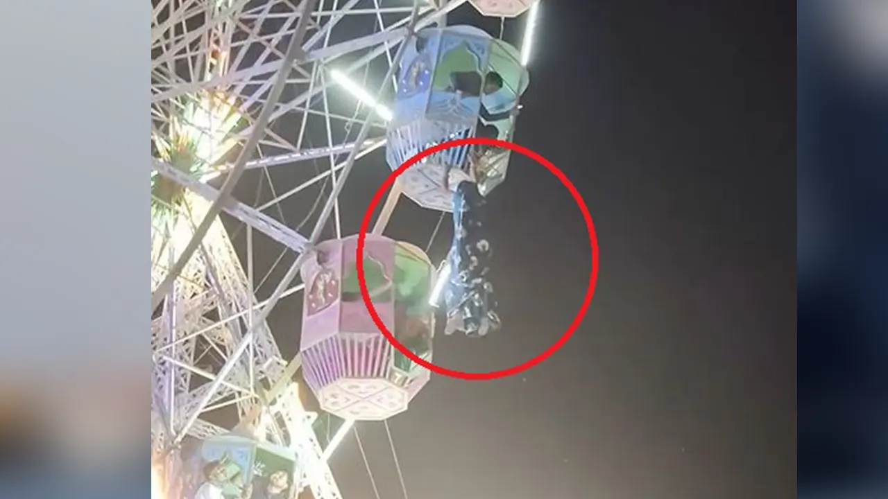 চলন্ত নাগরদোলা থেকে ঝুলে পড়লেন তরুণী, উদ্ধার