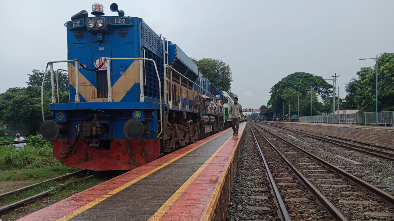 ঢাকা-উত্তরাঞ্চল ট্রেন ৬ ঘণ্টা পর চালু